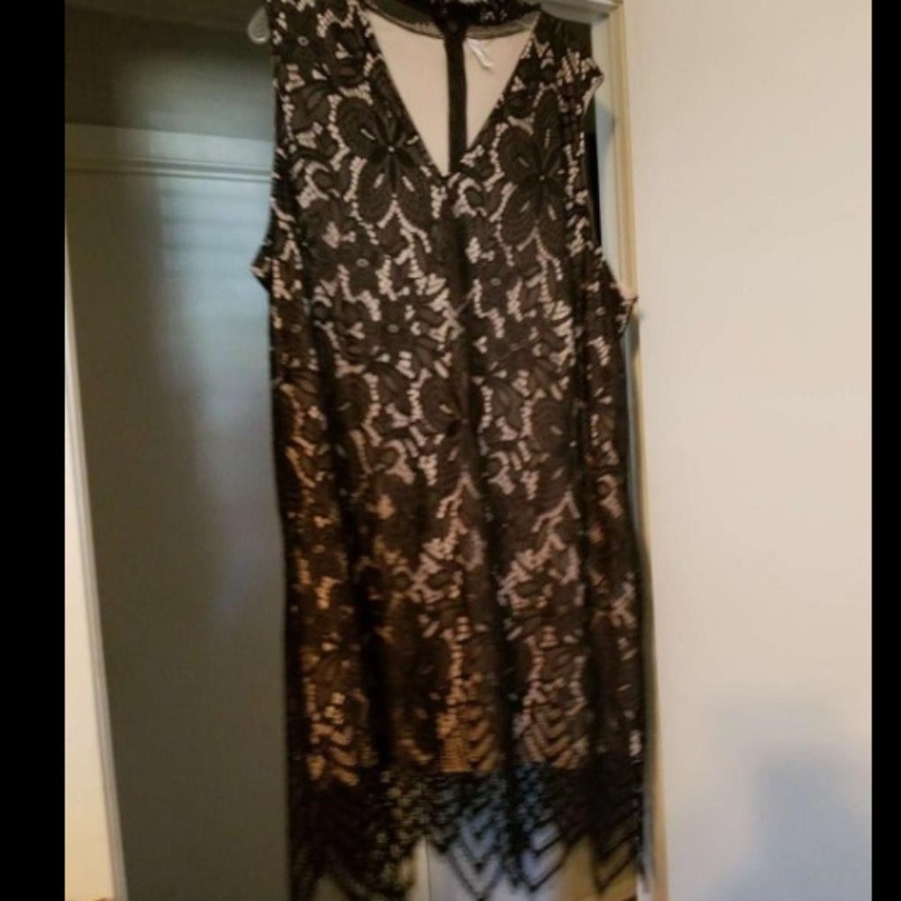 Size 14: EUC Black Sleeveless Lace Cocktail Dress